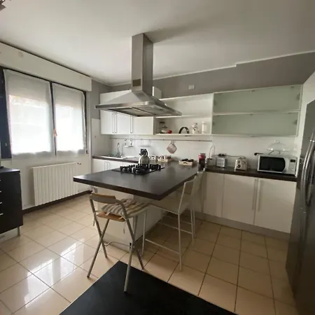 Apartment The Style Comfortable For Metro, Fs Station And Hospital *
